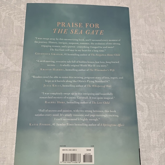 2 books: Toujours Provence- 241 pages about south of France. The Sea Gate 👍🏽 - Picture 6 of 6